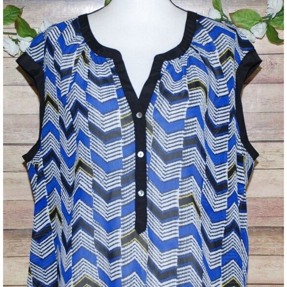 Daniel Rainn Blue Chevron Sleeveless Sheer Blouse Size 2X V-Neck Half Button Up - Picture 2 of 11